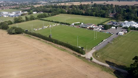 Vista-Aérea-Sobre-Campos-De-Entrenamiento-De-Rugby-En-Canterbury