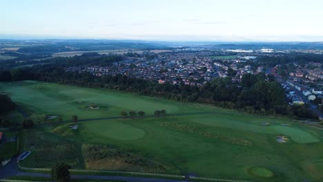 Sonnenaufgang-über-Dem-Ramside-Golfplatz-In-Der-Grafschaft-Durham---Luftdrohne-4k-HD-Videos-überfliegen