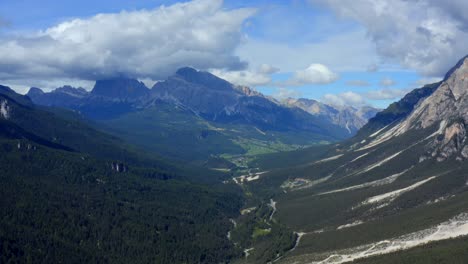Dolomites,-Cortina-d'Ampezzo,-Veneto,-Italy,-September-2021