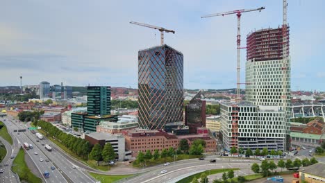 Modern-Office-Buildings-Of-Citygate-And-Kineum-With-Traffic-In-Foreground-In-Gothenburg,-Sweden