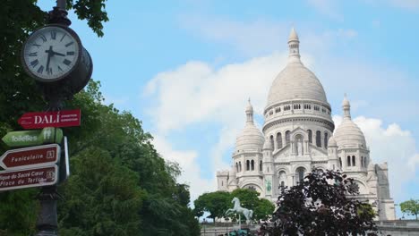 Sacré-Coeur-Basilica-shot-from-a-by-lane-of-Paris-in-broad-daylight