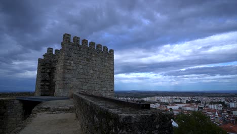 Schloss,-Wolkenzeitraffer,-Hauptturm-Des-Schlosses-In-Der-Stadt-Castelo-Branco,-Portugal