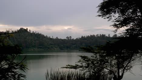 Disparo-Al-Atardecer-Para-El-Lago-Babogaya-En-Bishiftu,-Etiopía