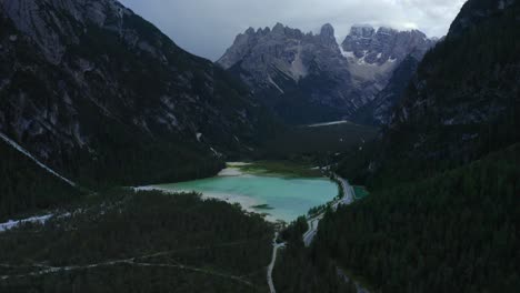 Lago-di-Landro,-Dolomites,-Three-Peak-National-Park,-South-Tyrol,-Italy,-September-2021