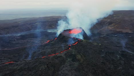 Lava-Auf-Dem-Krater-Des-Vulkans-Fagradalsfjall-In-Reykjanes,-Südisland