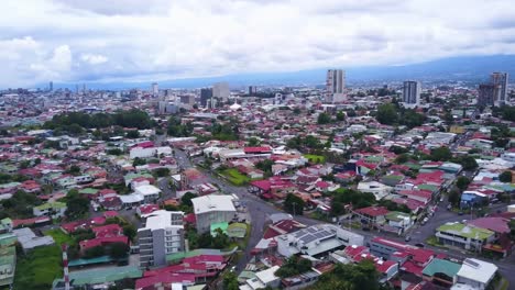 Aerial-drone-shot-showing-the-suburbs-of-San-Jose,-Costa-Rica,-in-the-morning