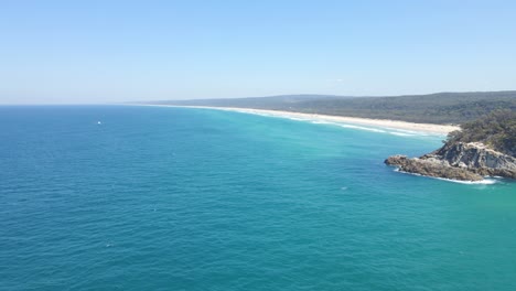 Majestätisches-Blaues-Wasser-Des-Hauptstrandes-In-Queensland,-Australien