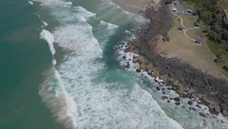 Ocean-Waves-Crashing-At-The-Seashore-Near-Lovers-Rock-Park-And-Duranbah-Beach-In-Gold-Coast,-Australia