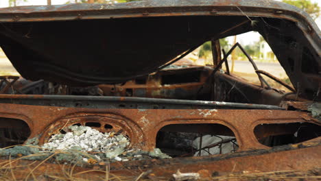 Detail-view-of-an-abandoned-corroded-burned-out-vehicle-in-Paradise,-CA