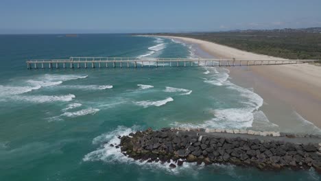 Panorama-Of-South-Head-Seawall-And-Jetty-At-Letitia-Beach-At-Gold-Coast,-QLD,-Australia