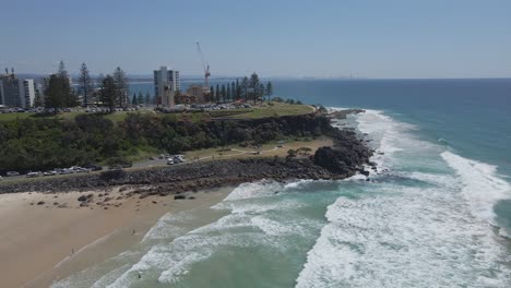 Point-Danger-Lighthouse-And-Lovers-Rock-Park-On-Headland-Between-Coolangatta-And-Tweed-Heads-In-New-South-Wales,-Australia