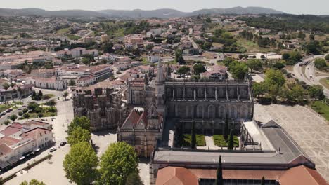 Stunning-view-of-Batalha-monastery-or-Santa-Maria-da-Vitoria-convent,-Portugal