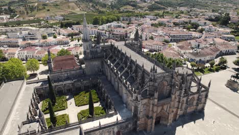 Toma-Aérea-De-Los-Monumentos-Góticos-Más-Fascinantes-De-La-Península-Ibérica,-Monasterio-De-Batalha