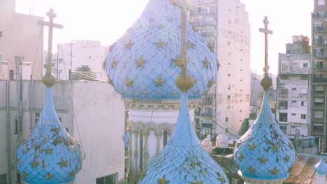 Antena---Cúpulas-De-La-Catedral-Ortodoxa-Rusa,-San-Telmo,-Buenos-Aires,-Argentina