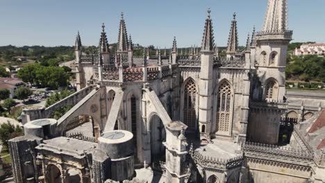 Batalha-monastery-religious-building-to-celebrate-the-important-military-victory,-aerial-dolly-in-shot