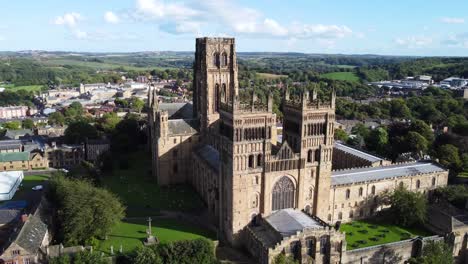 Atemberaubende-Luftaufnahme-Der-Kathedrale-Von-Durham-In-Der-Grafschaft-Durham---4k-drohnenfilmkreis