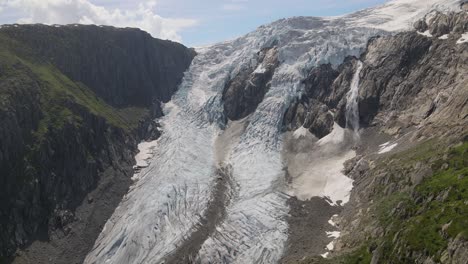 Nahaufnahme-Von-Drohnenaufnahmen-Eines-Wunderschönen-Gletschers-In-Norwegen
