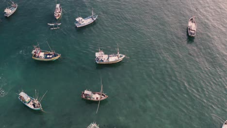 Weligama,-Sri-Lanka-Barcos-De-Pesca-En-Sri-Lanka-Pesca-En-Sri-Lanka