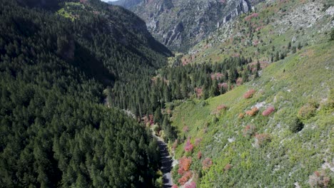 Aerial-Reveal-Shot,-Stunning-Mountain-Pass-American-Fork-Canyon,-Utah