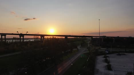 Hale-Boggs-Memorial-Bridge-Bei-Sonnenuntergang-In-Destrehan,-Louisiana