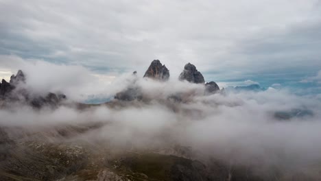 Hyperlapse-of-the-Tre-Cime---Drei-Zinnen,-with-fog-and-clouds-moving-around-the-peaks