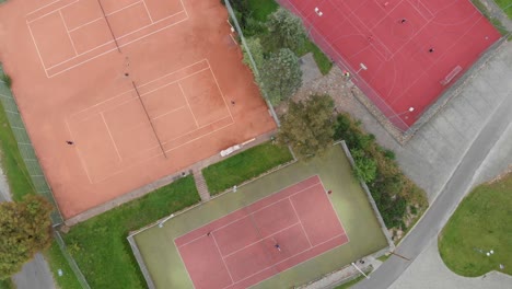 Outdoor-Sportanlage,-Tennis,-Fußball,-Fußball:-360-Grad-Drohnenantenne