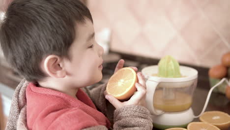 Kid-licking-an-orange-and-loving-eat