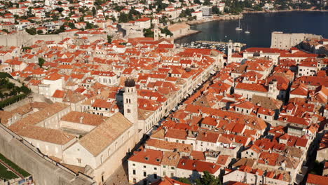 Iglesia-Y-Monasterio-Franciscano-Al-Final-De-La-Tarde-En-El-Casco-Antiguo-De-Dubrovnik-En-Croacia