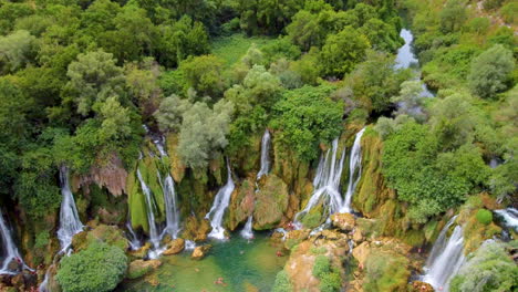 Antenne-Großer-Tuffkaskaden---Kravica-Wasserfall-Am-Fluss-Trebizat-In-Bosnien-Und-Herzegowina