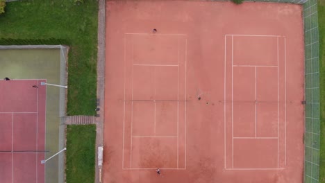Outdoor-Clay-Tennis:-Slow-Zoom-Pan,-Drone-Overhead
