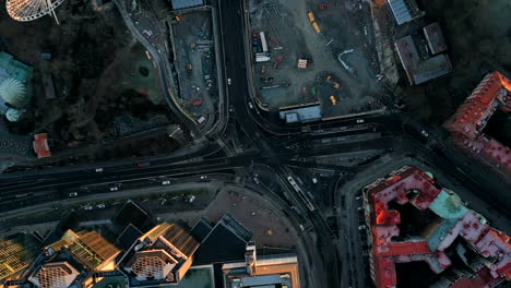 Drone-zoom-out-time-lapse-of-traffic-in-Gothenburg,-Sweden