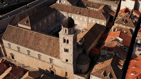 Bell-Tower-Of-Franciscan-Church-And-Monastery-In-Dubrovnik,-Croatia-On-A-Sunny-Afternoon
