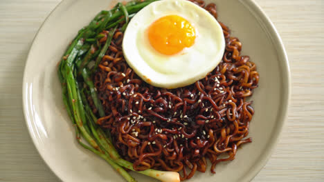 Homemade-dried-Korean-spicy-black-sauce-instant-noodles-with-fried-egg-and-kimchi