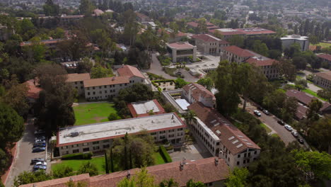 Aerial-view-of-Occidental-college-campus-in-Eagle-Rock-in-Los-Angeles,-California-with-a-tilt-up-to-the-horizon