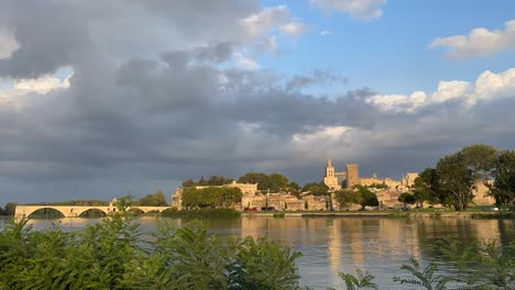 Zeitraffer-Von-Avignon-In-Frankreich-Vor-Sonnenuntergang
