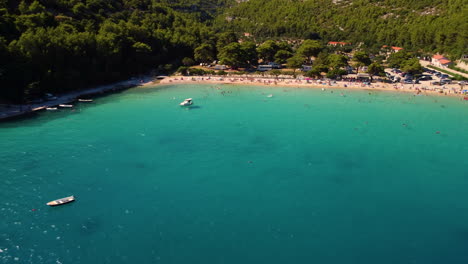 Aerial-View-Of-Idyllic-Beach-At-Prapratno,-Peljesac-Peninsula,-Croatia---drone-pullback
