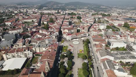 Aerial-dolly-in-shot-along-Park-Avenida-Central-toward-republic-square-at-downtown-Braga-city,-Portugal