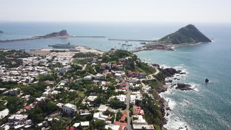 Aerial-view-of-the-city-and-harbor-in-Mazatlan,-Mexico