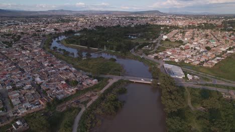 Luftaufnahme-Der-Rio-Lerma-Jackenbrücke-In-Salamanca