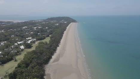 Long-Stretch-of-Four-Mile-Beach-Along-With-The-Sheraton-Grand-Mirage-Resort-In-Port-Douglas,-Australia