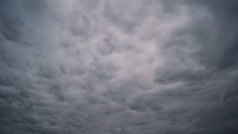 Evocative-timelapse-of-moving-clouds-before-storm