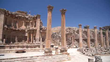 Colonnade-and-Nymphaeum-of-Ancient-Roman-City-of-Gerasa,-Jerash,-Jordan,-Remains-and-Archaeological-Site-on-Sunny-Day,-Panorama-60fps