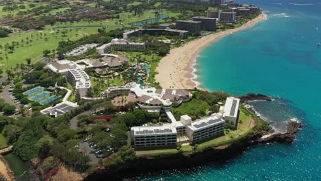 Aerial-reveal-over-Ka'anapali-Beach-on-the-island-of-Maui,-Hawaii