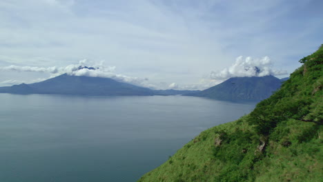Guatemalan-volcanos-Volcan-de-Atitlan-and-Volcan-San-Pedro-in-Central-American-highlands-Lake-Atitlan,-Guatemala