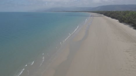 Tourists-Enjoying-The-Sandy-Seashore-And-Clear-Blue-Water-Of-Four-Mile-Beach-In-Port-Douglas,-FNQ,-Australia