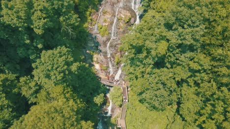 Epic-drone-footage-of-people-walking-at-the-base-of-Amicalola-Falls,-the-largest-waterfall-in-all-of-Georgia
