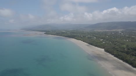 Panorama-Of-The-Famous-Four-Mile-Beach-During-Sunny-Weather-In-Port-Douglas,-Far-North-Queensland,-Australia
