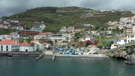Aerial-shot-of-Câmara-De-Lobos-bay-fisherman-village-in-Madeira,-Portugal