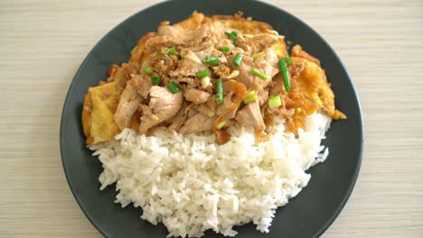 stir-fried-pork-with-garlic-and-egg-topped-on-rice---Asian-food-style