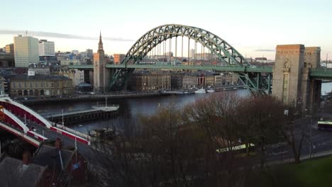 Langsamer-Aufwärtsschuss-Der-Tyne-Brücke,-Newcastle-Upon-Tyne